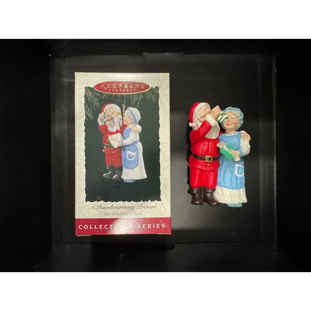Hallmark Keepsake Ornament 1994 Mr and Mrs Claus A Handwarming Present Series 9